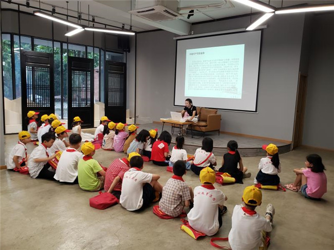 市古鎮(zhèn)公司黨總支開展“頌黨恩、講黨史、學精神、繪黨旗”主題活動