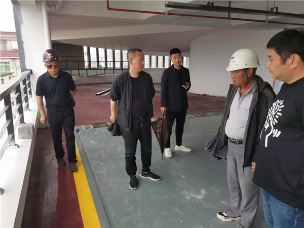 市古鎮(zhèn)投資公司領(lǐng)導對在建項目進行檢查指導