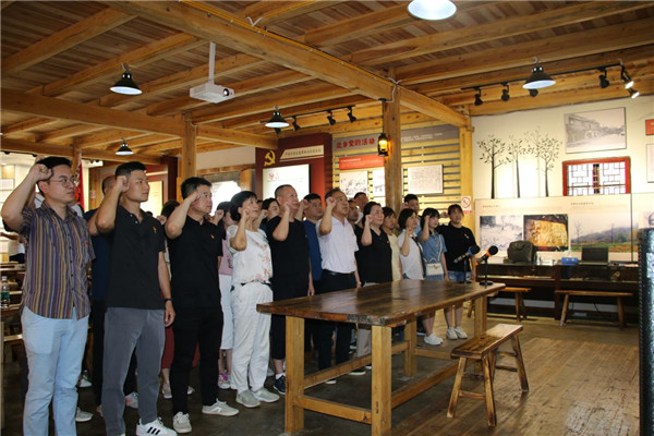 市古鎮(zhèn)公司、民進(jìn)市文化支部聯(lián)合開(kāi)展黨史學(xué)習(xí)教育實(shí)踐活動(dòng)
