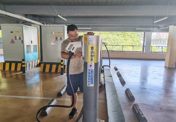 不懼高溫 “熱”力十足！致敬高溫下堅守崗位的古鎮(zhèn)工作者（一）