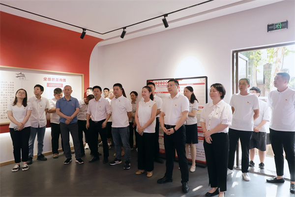 市古鎮(zhèn)投資公司黨委開展“黨建引領(lǐng)新征程，古鎮(zhèn)同心再出發(fā)”活動(dòng)